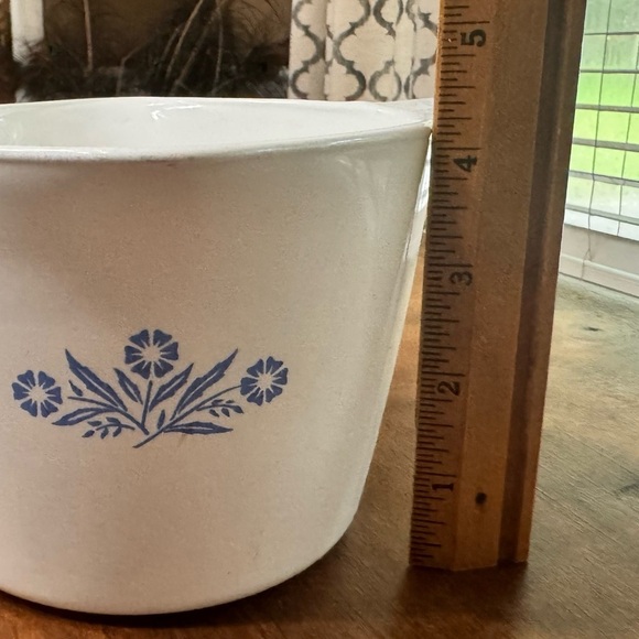 Vintage CorningWare Measuring Bowl, Blue Cornflower Pattern P55-B - Picture 4 of 15